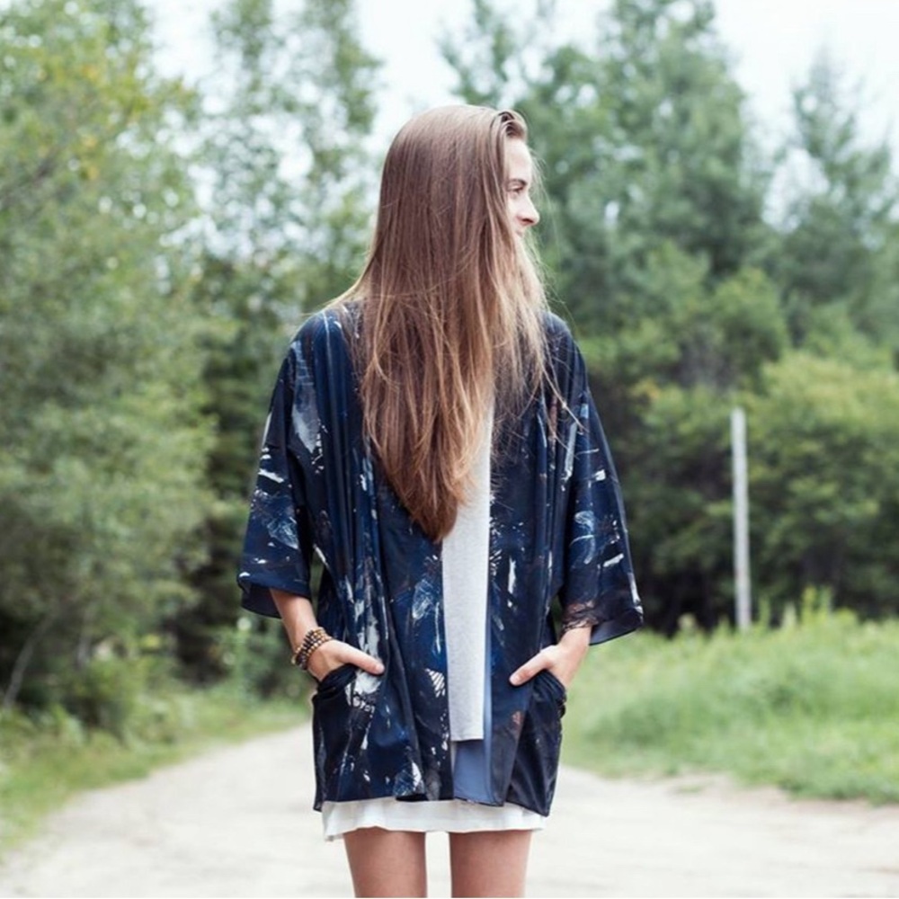 Lululemon Wanderlust Casbah Kimono
Painted Feathers Cashew Multi / Blue Denim